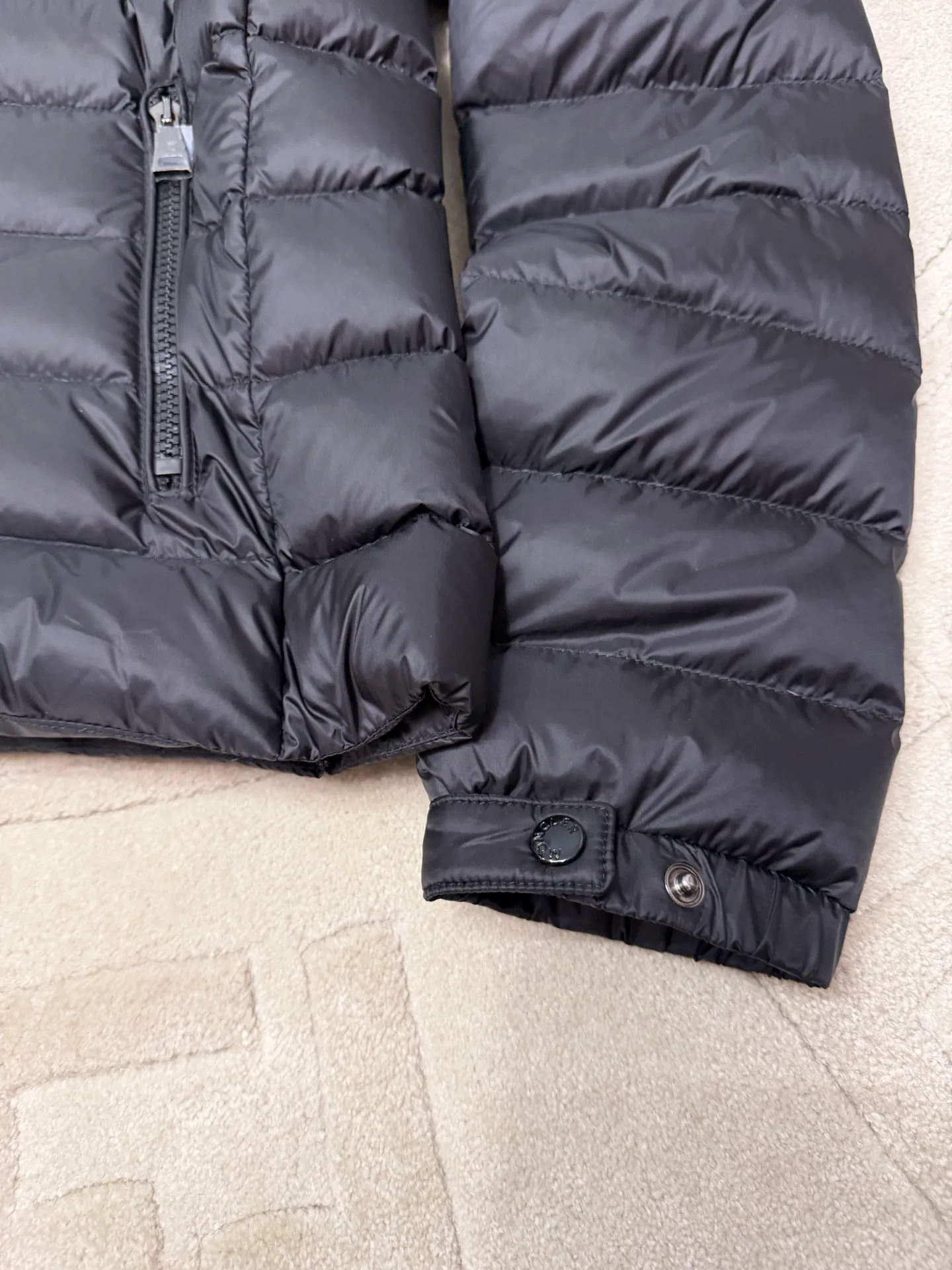 moncler New Arrival BLES 90 New Arrival Classic ！ ， ，Versatile 。 Sizes：12345 ：Black、White、Green
